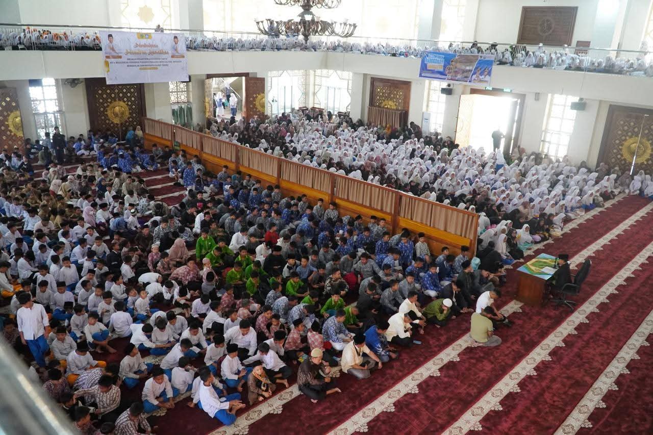 Ribuan peserta hadiri kegiatan  pesantren ramadan di masjid Manarul Ilmi Islamic Centre.